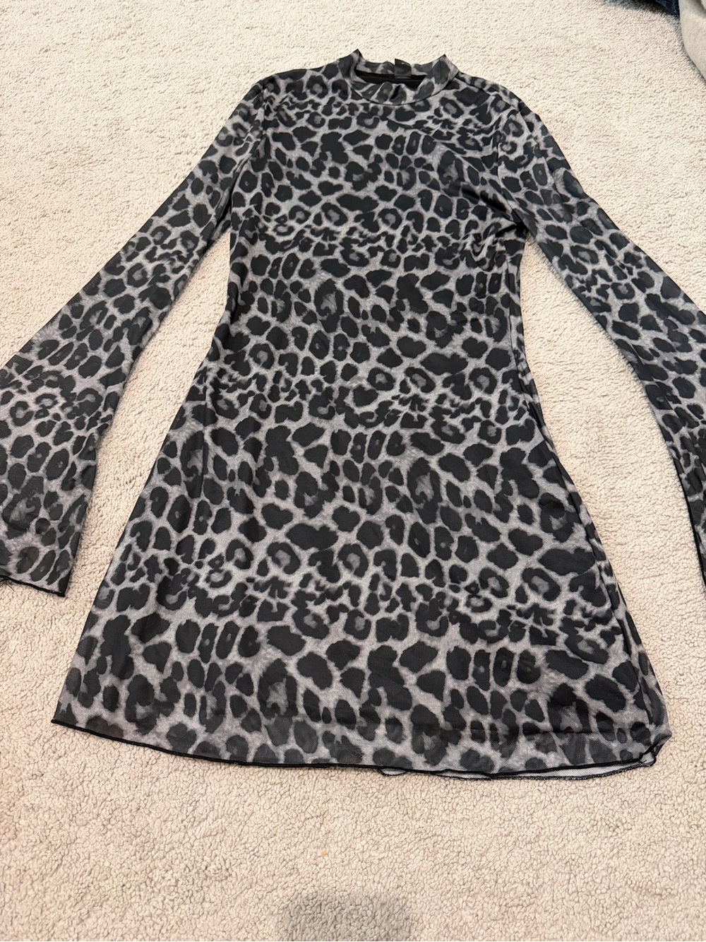 Women's Gray & Black Leopard Print Long Sleeve Dress